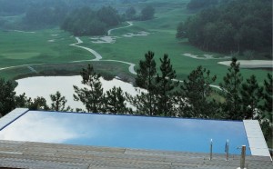 Piscina a sfioro