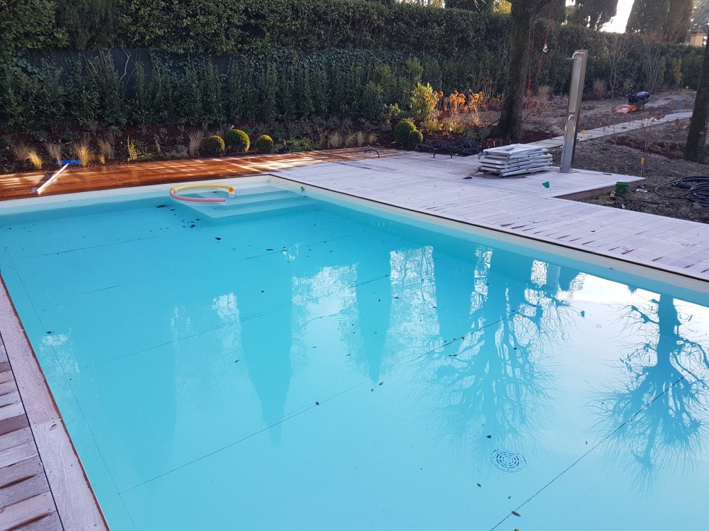 Piscina aperta in inverno