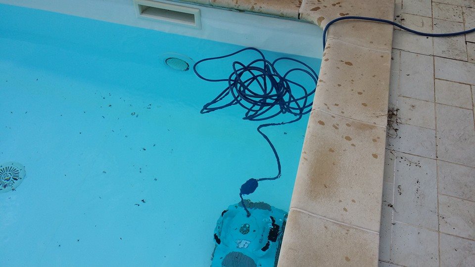 Linea acqua piscina a skimmer