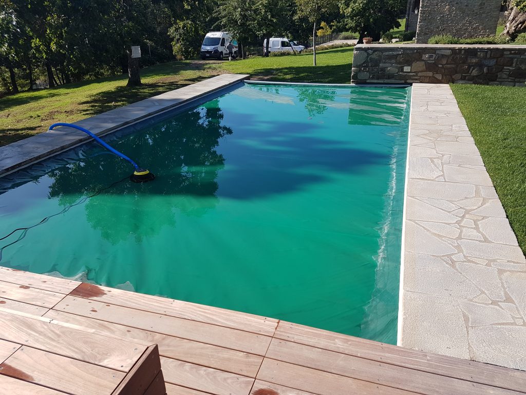 Piscina bordo sfioro