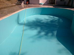 Piscina con doppia altezza e rivestimento in PVC