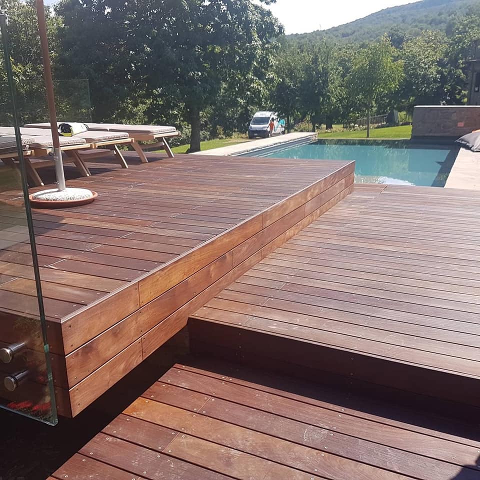 Piscina a sfioro