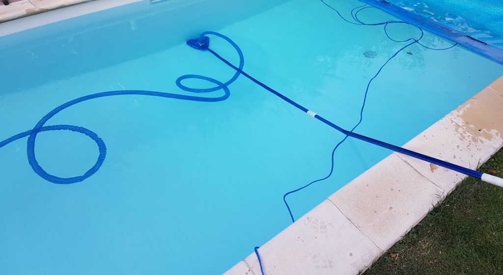 piscina e pulizia